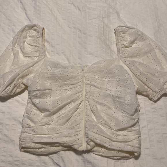 White top - Picture 2 of 2